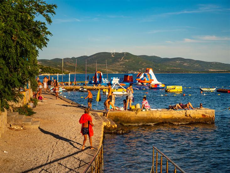 Apartment Azeret sa bazenom