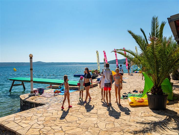 Apartment Azeret sa bazenom