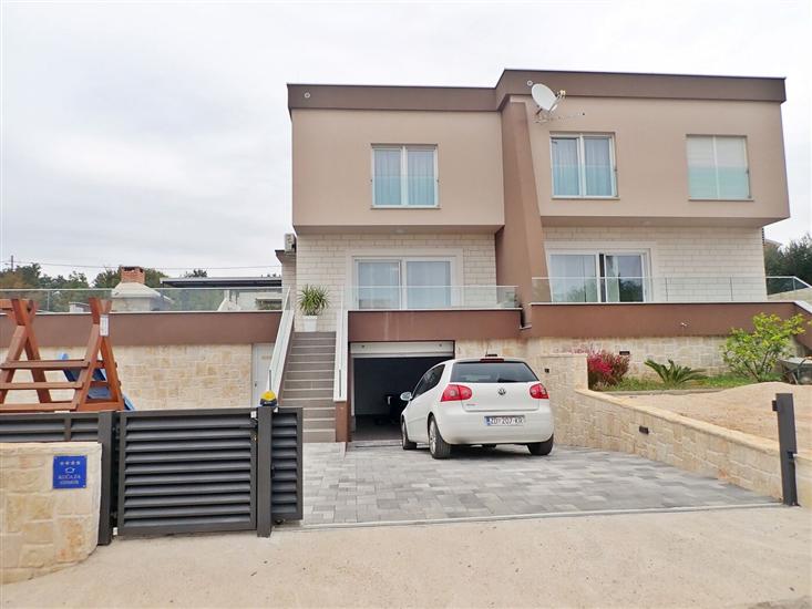 Apartment Azeret sa bazenom