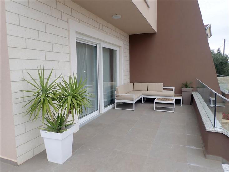 Apartment Azeret sa bazenom