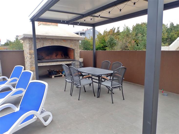 Apartment Azeret sa bazenom