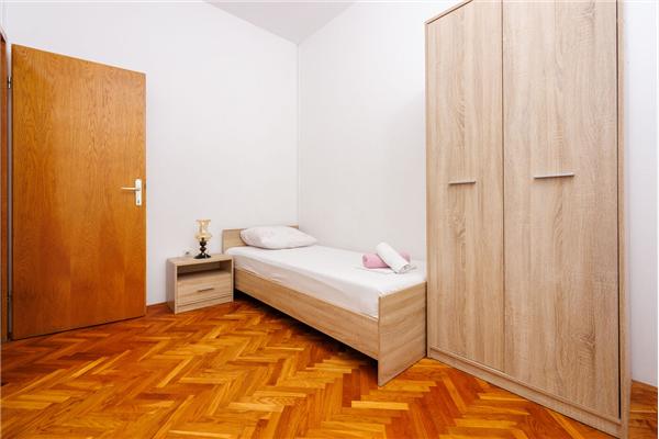 Apartment A1, for 5 persons