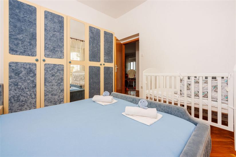 Apartment A1, for 5 persons