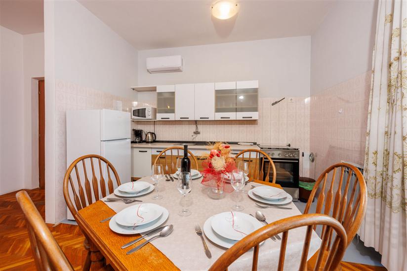 Apartment A1, for 5 persons