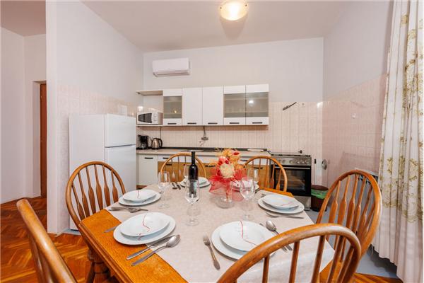 Apartment A1, for 5 persons
