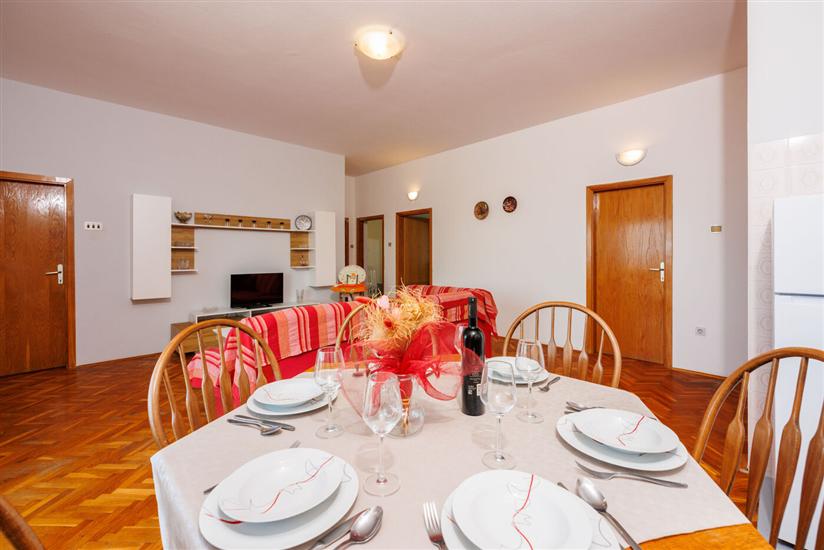 Apartment A1, for 5 persons