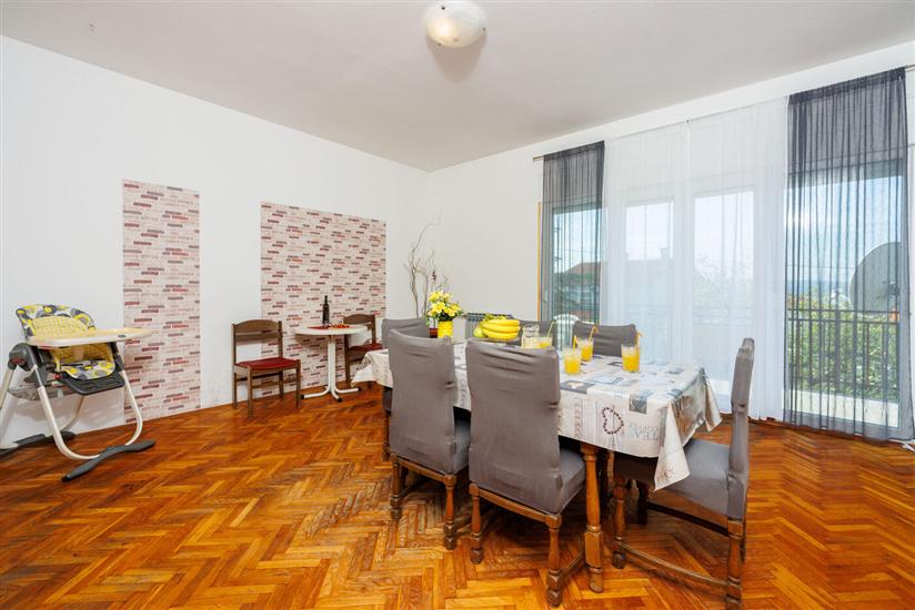 Apartment A2, for 8 persons