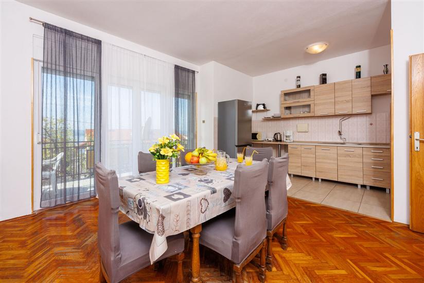 Apartment A2, for 8 persons