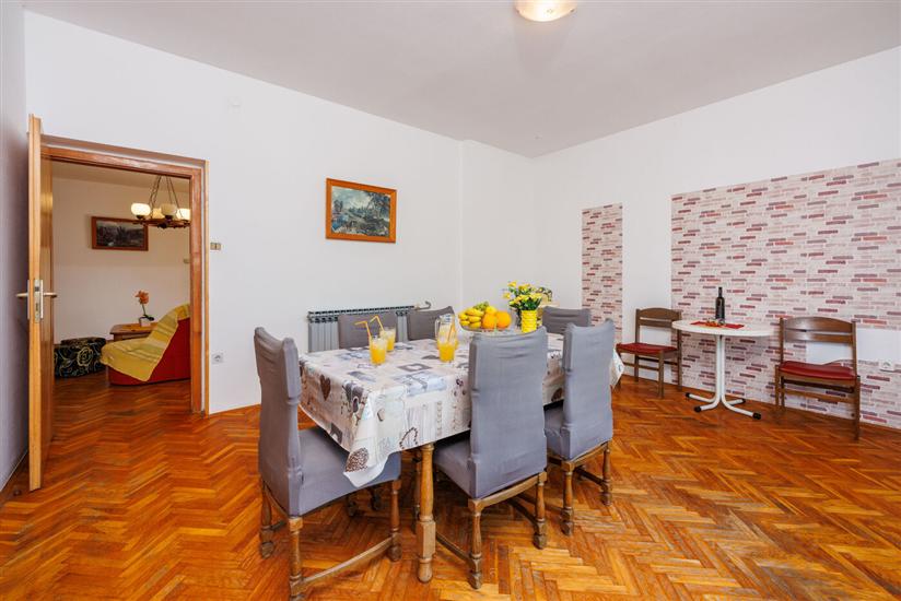 Apartment A2, for 8 persons