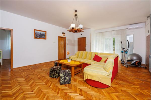 Apartment A2, for 8 persons