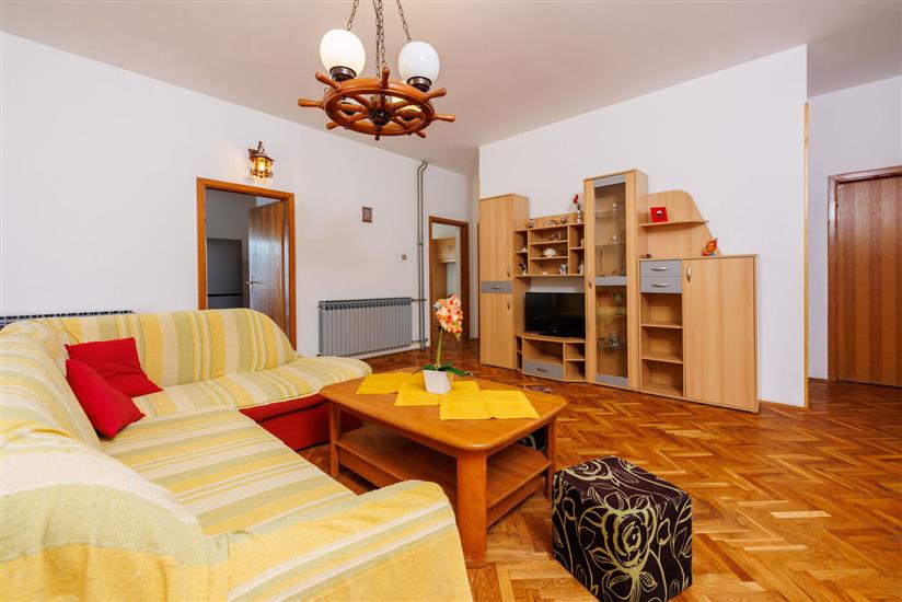 Apartment A2, for 8 persons