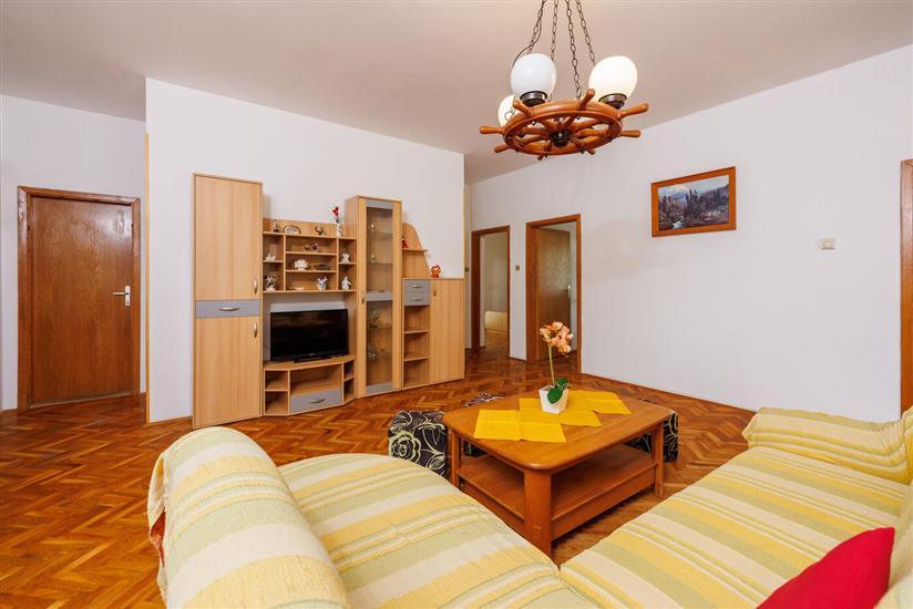 Apartment A2, for 8 persons