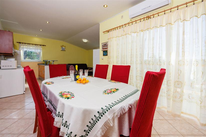 Apartment A1, for 7 persons