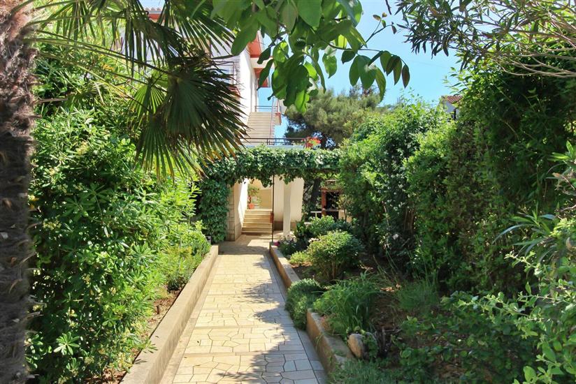 Apartments Jakominić