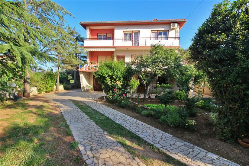 Apartments Jakominić