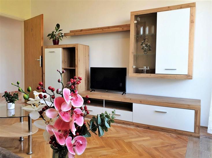 Apartment A2, for 8 persons