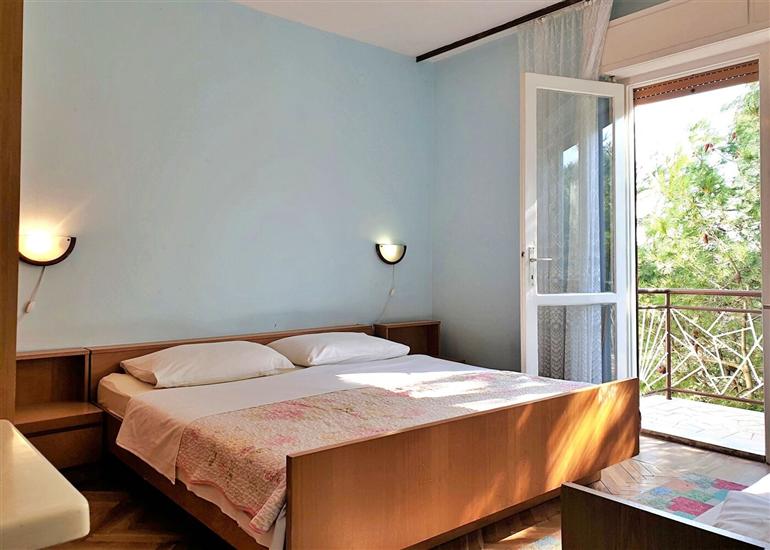 Apartment A2, for 8 persons