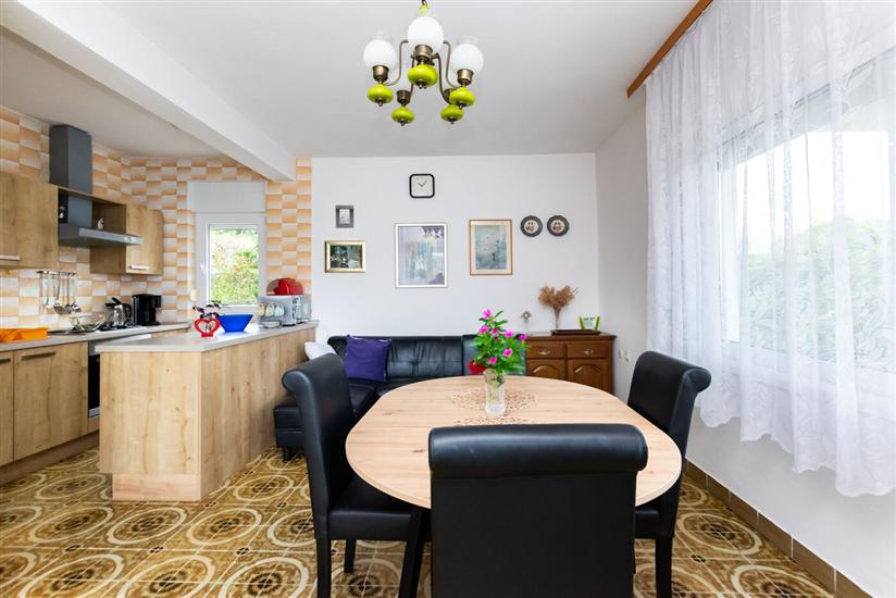 Apartment A1, for 5 persons