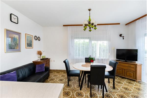 Apartment A1, for 5 persons