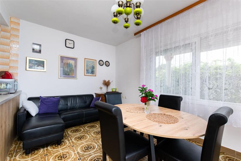 Apartment A1, for 5 persons