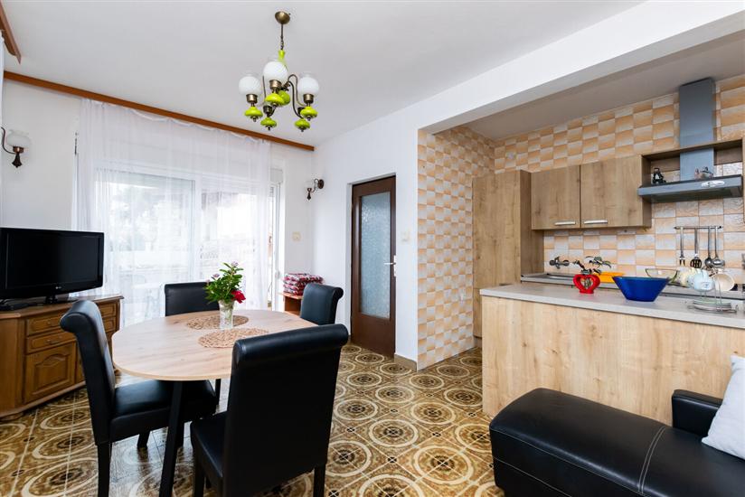 Apartment A1, for 5 persons