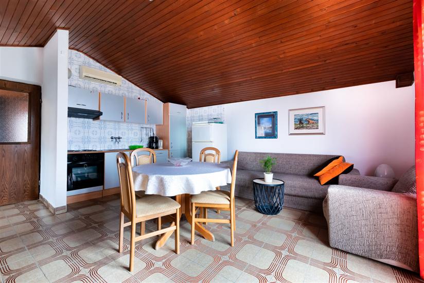 Apartment A2, for 5 persons