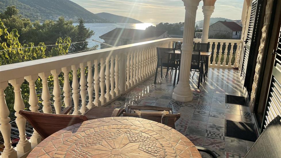 Apartment A2, for 6 persons