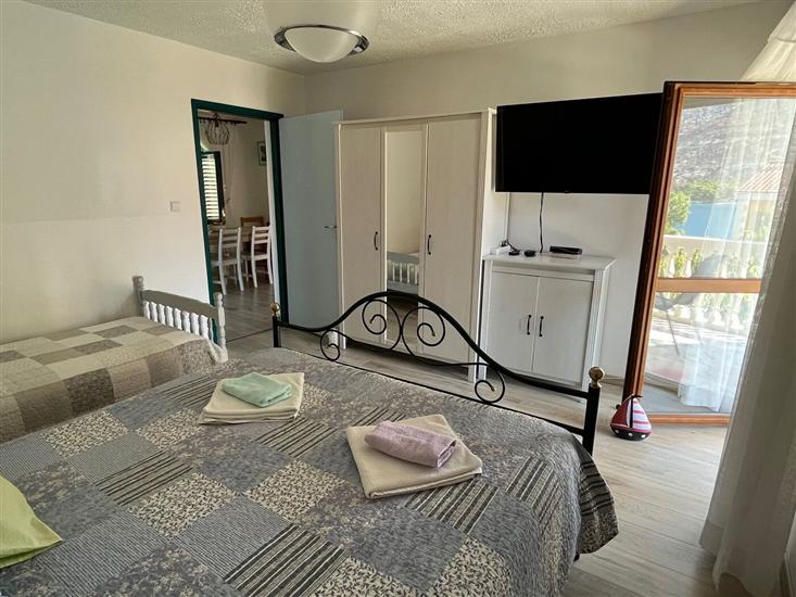 Apartment A2, for 6 persons