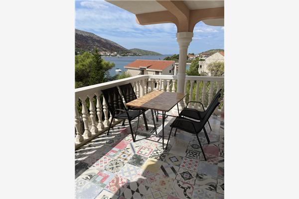 Apartment A2, for 6 persons