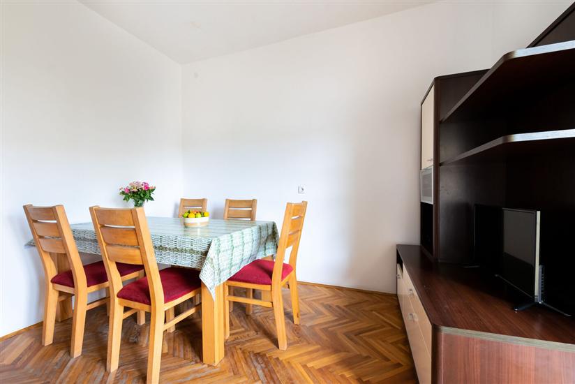 Apartment A5, for 5 persons