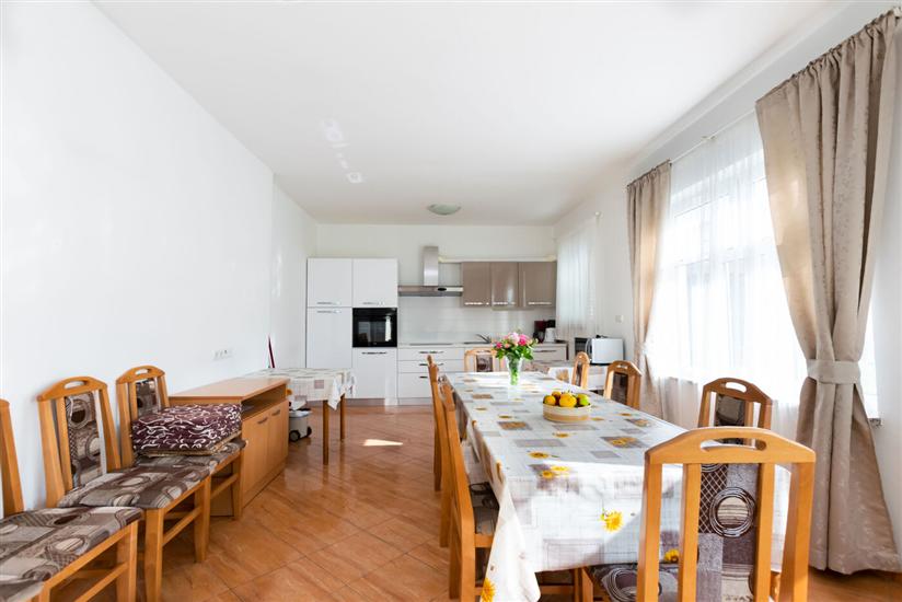 Apartment A6, for 8 persons