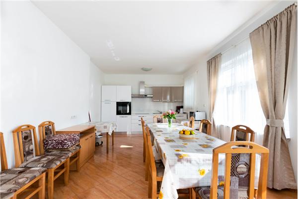 Apartment A6, for 8 persons