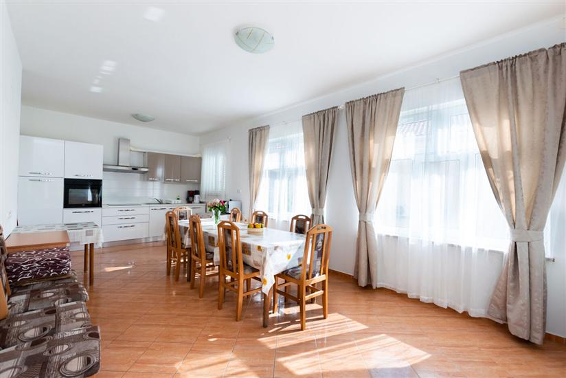 Apartment A6, for 8 persons