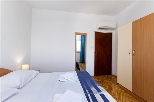 Apartment A6, for 8 persons