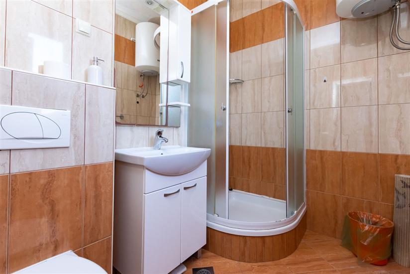 Apartment A6, for 8 persons