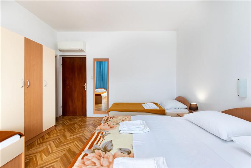 Apartment A6, for 8 persons