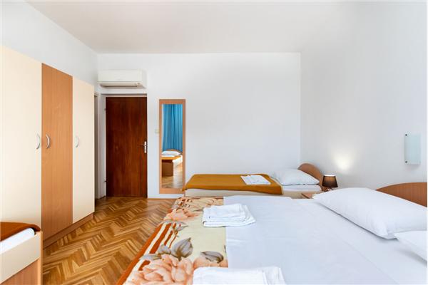 Apartment A6, for 8 persons