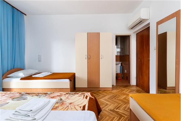 Apartment A6, for 8 persons