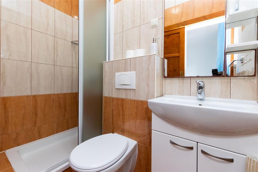 Apartment A6, for 8 persons