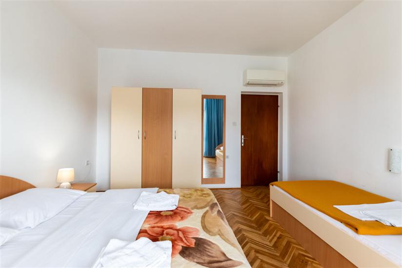 Apartment A6, for 8 persons