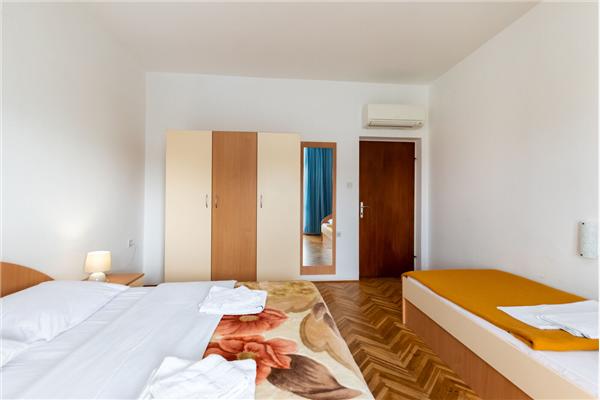 Apartment A6, for 8 persons