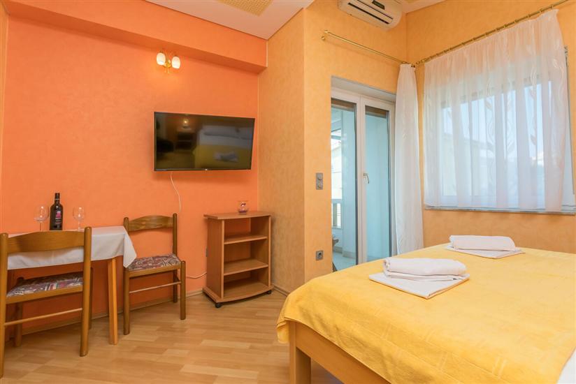 Apartment A7, for 2 persons