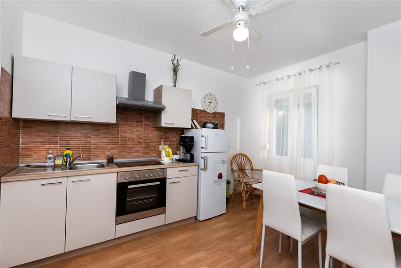 Apartments and Rooms Bianca