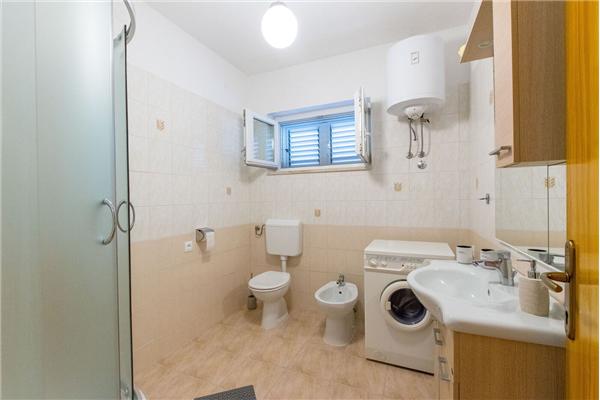 Apartment A1, for 5 persons