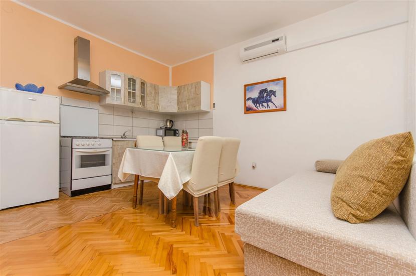 Apartment A2, for 3 persons