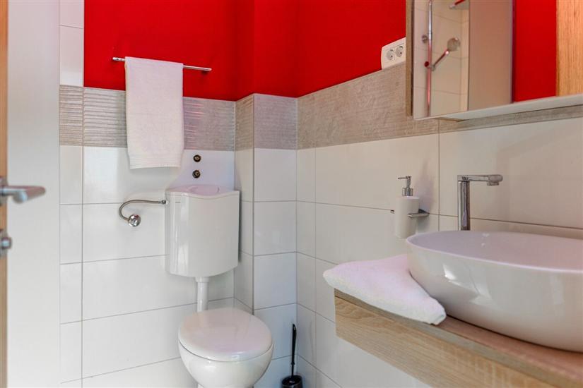 Apartment A5, for 5 persons