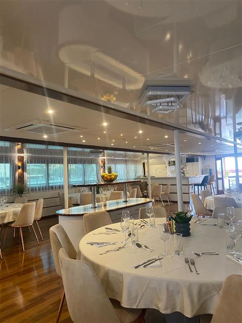 Dining-hall-on-the-Avantura-deluxe-superior-ship