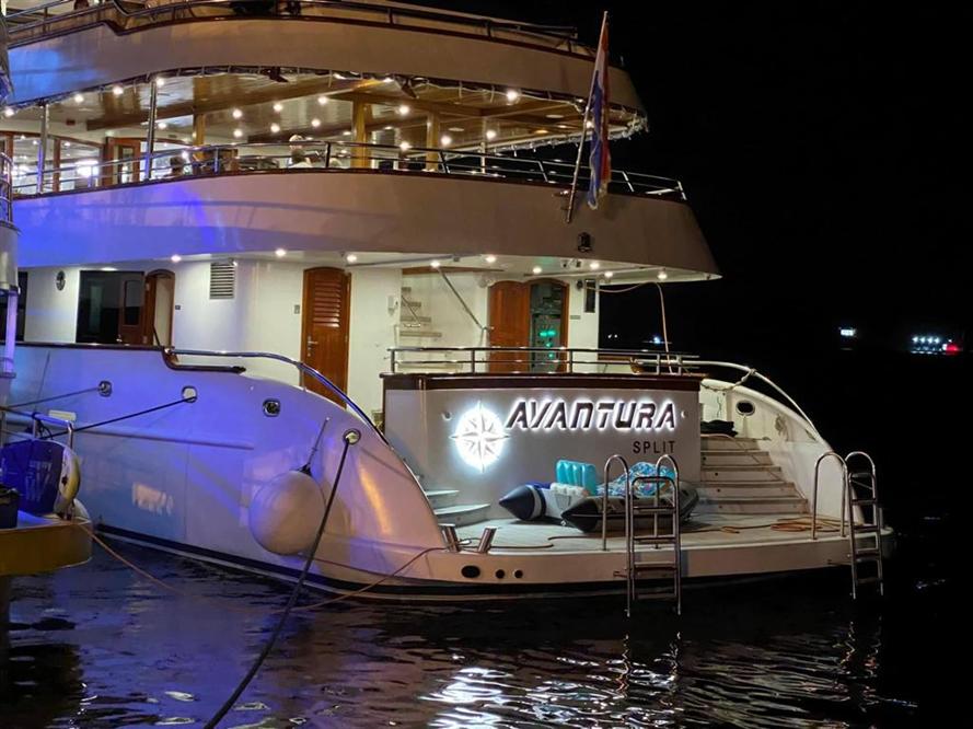 Avantura-deluxe-superior-ship
