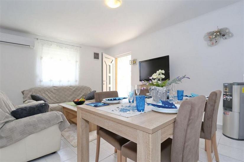 Apartment A4, for 5 persons