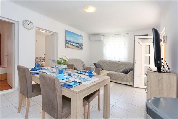 Apartment A4, for 5 persons